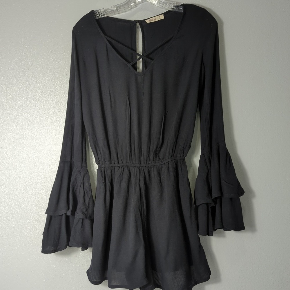 Hollister Women's Size Small Black Long Bell Sleeves Short Romper 238